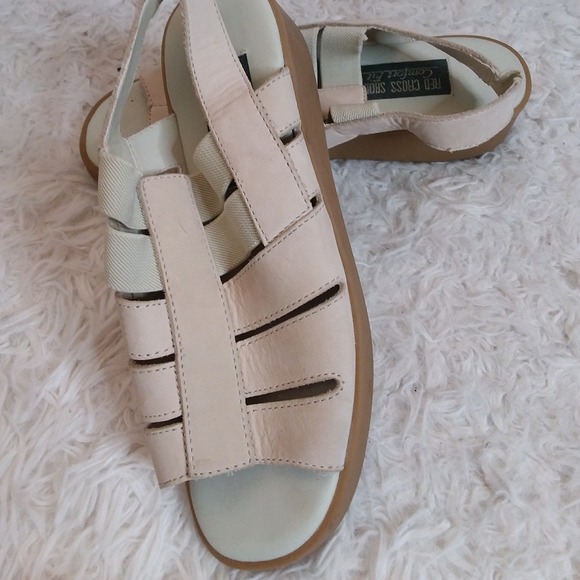 3/$30 Red Cross Comfort Fit Landscape beige canvas and leather sandals sz 7.5M - Picture 2 of 10